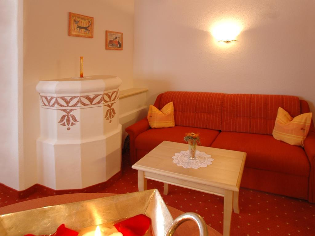 Hotel Garni Romantika Serfaus Habitación foto